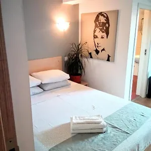 (adults Only) 3*, בוקרשט רומניה